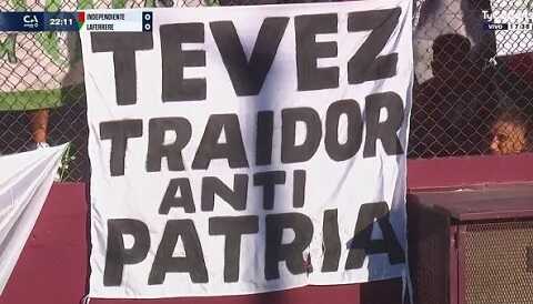 «Tevez traidor antipatria»: la bandera de la hinchada de Laferrere para recibir al DT de Independiente