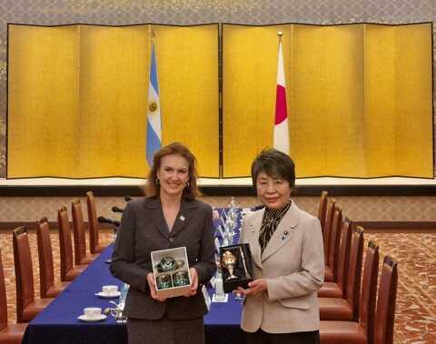 Mondino en Japón: en la última etapa de su gira asiática se reunió con la canciller Yoko Kamikawa, con la agencia japonesa de comercio exterior y con la oficina regional del BID
