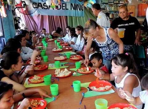 Efecto Milei: el 80% de los vecinos de barrios de La Plata come sólo dos veces al día