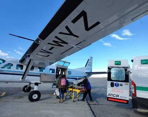 Traslado aéreo de una niña de 4 años desde Bariloche al hospital Ludovica de La Plata