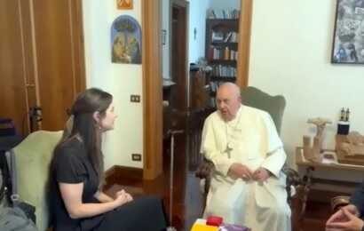 El papa Francisco recibió a la nieta de una de las víctimas del genocida Alfredo Astiz