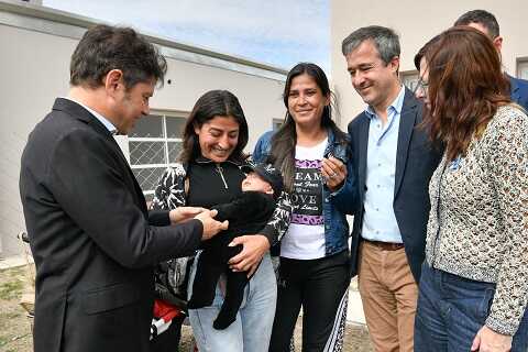 Kicillof entregó viviendas a familias de Lobería