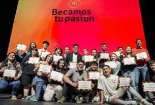 Arcos Dorados entrega 60 becas a sus colaboradores de todo el país