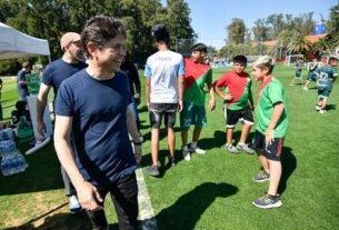 Kicillof firmó un convenio con Cáritas para la realización de la Copa Mugica