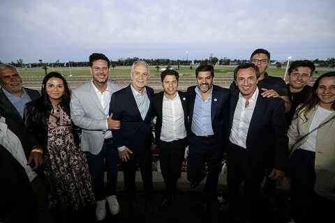 Kicillof asistió al Gran Premio Internacional Dardo Rocha en el Hipódromo de La Plata