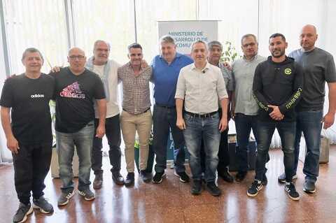 Larroque anunció inversiones para clubes y financiamiento a una cooperativa láctea en Castelli