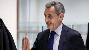 Sarkozy deja la prisión tras decisión del tribunal