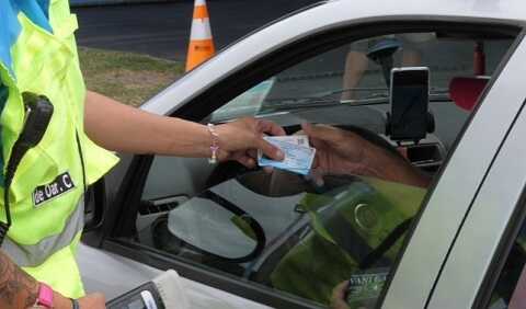 Conducir con una licencia trucha es un delito penal