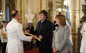 Milei encabezó la ceremonia de ascenso de las Fuerzas de Seguridad