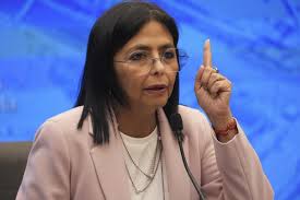 Delcy Rodríguez: “Si algún día voy a Washington lo haré de pie, no arrastrada”.