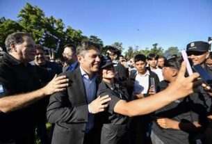 Kicillof encabezó el acto de egreso de 2.265 oficiales de la Policía provincial