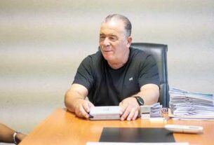 Muñecos de fin de año: entrega de reconocimientos