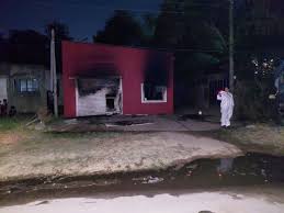 Tragedia en La Plata: una mujer y sus dos hijas murieron al incendiarse su casa