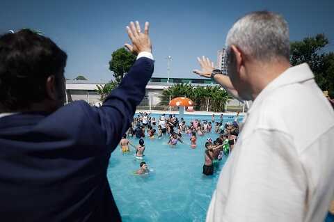 Kicillof entregó 700 escrituras gratuitas a familias de Avellaneda