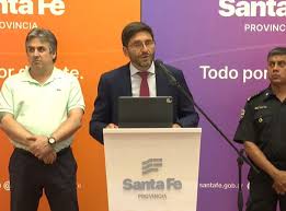 Maximiliano Pullaro consideró «justo» el reclamo de la Policía de Santa Fe y prometió un aumento salarial