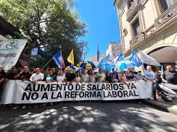 Masiva marcha de ATE, UOM y Aceiteros en contra de la Reforma Laboral