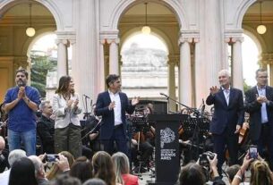 Kicillof encabezó el inicio de las obras de restauración integral del Teatro del Lago