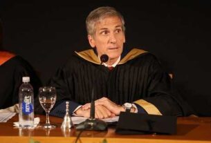 El Rector de la Universidad Austral llamó a humanizar la tecnología: “Ningún algoritmo podrá reemplazar lo humano en la educación”