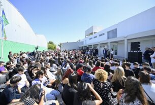 Kicillof inauguró el nuevo edificio de la Escuela Secundaria N°8 en Ensenada