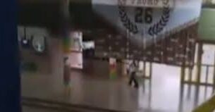 Un alumno entró armado a una escuela y mató a un compañero en Santa Fé