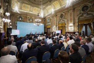 Kicillof: “La Provincia y los municipios no les vamos a dar la espalda a los bonaerenses que sufren necesidades”