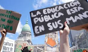 Tercera semana de paro universitario por recomposición salarial