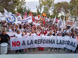 La Justicia suspendió casi la totalidad de la Reforma Laboral de Javier Milei