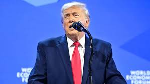 Trump impuso aranceles del 100 por ciento a productos farmacéuticos