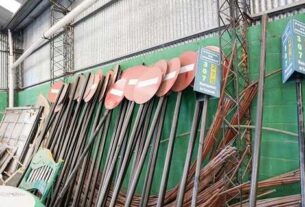 Fabricación de cartelería urbana