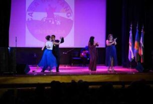 Noche de tango en el cine teatro