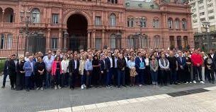 Intendentes marcharon al Ministerio de Economía por fondos y obras paralizadas