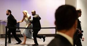 Evacuaron de urgencia a Donald Trump tras un tiroteo en una cena