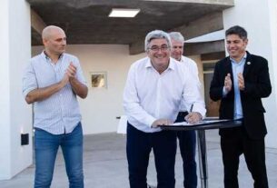 Axel Kicillof y Javier Rodríguez firmaron un acuerdo para mejorar caminos rurales en Alberti