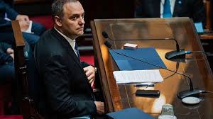 Adorni descarta renunciar: «Por el contrario, estoy acá dando la cara»