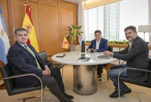 Kicillof recibió al embajador de España