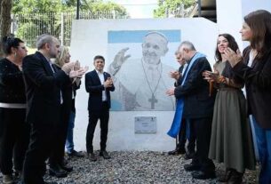 Kicillof participó de actos en homenaje al Papa Francisco