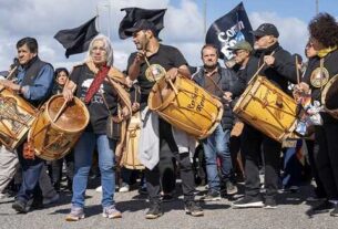 Bombos que laten a orillas del mar y  vendimia en las sierras: dos fiestas para vivir la identidad bonaerense 