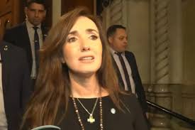 “Lo peor de la casta”: Villarruel se bajó del homenaje a Francisco para no sacarse una foto con Adorni