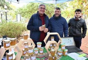 Javier Rodríguez lanzó la primera feria de Mercados Bonaerenses en la Plaza Independencia