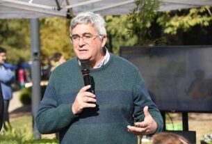 Javier Rodríguez y Federico Otermín recorrieron el Mercado Bonaerense de la Comunidad en Plaza Libertad