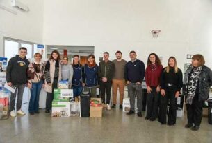 Castelli recibió equipamiento del SAE para instituciones educativas del distrito