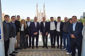 Pichetto estrecha lazos con el peronismo: junto a Monzó se reunió con Alak en La Plata