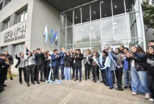 Kicillof inauguró dos bases policiales y entregó patrulleros para fortalecer la seguridad