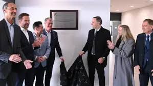 Adorni reapareció en una actividad de gobierno