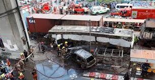 Tragedia en Bangkok: un accidente múltiple entre un tren y un micro dejó al menos ocho muertos