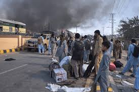 Un ataque terrorista contra un tren militar dejó 24 muertos en Pakistán