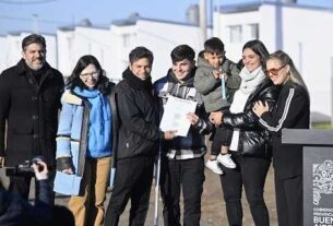 Kicillof entregó viviendas a familias de Tornquist
