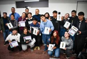 Ezeiza recibió equipamiento para la escuela de barbería municipal