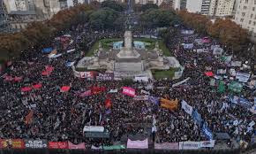 Multitudinaria marcha Ni Una Menos
