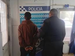 Un hombre atacó con una bomba molotov el Concejo Deliberante de Berisso